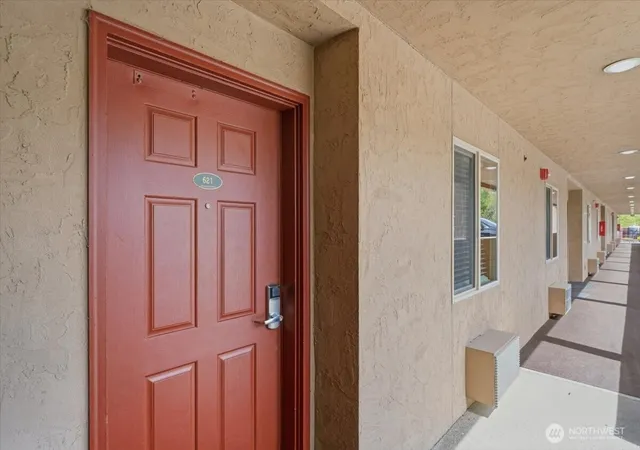 Photo 3 of Condo for sale at 322 W Woodin Ave #621, Chelan, WA 98816 | MLS# NWM2514866 | Listing updated on 2026-09-21