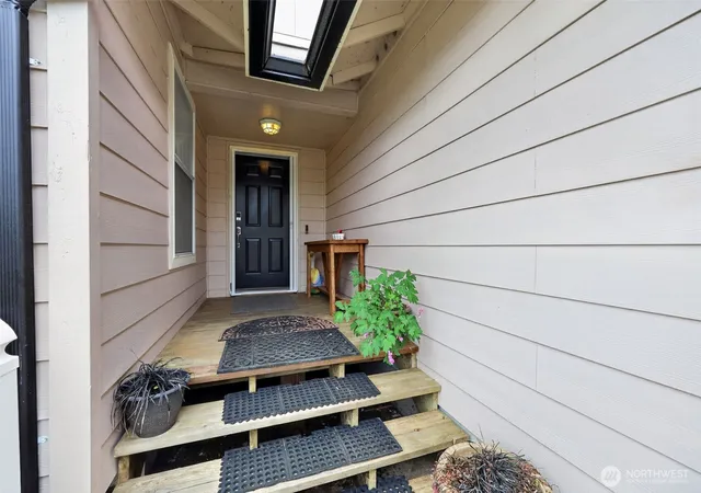 Photo 3 of Single family home for sale at 1314 Starlite Ct E, Lacey, WA 98503 | MLS# NWM2514869 | Listing updated on 2026-09-21