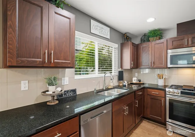 Photo 4 of Townhouse for sale at 11261 241st Place NE #86, Redmond, WA 98053 | MLS# NWM2514876 | Listing updated on 2026-10-02