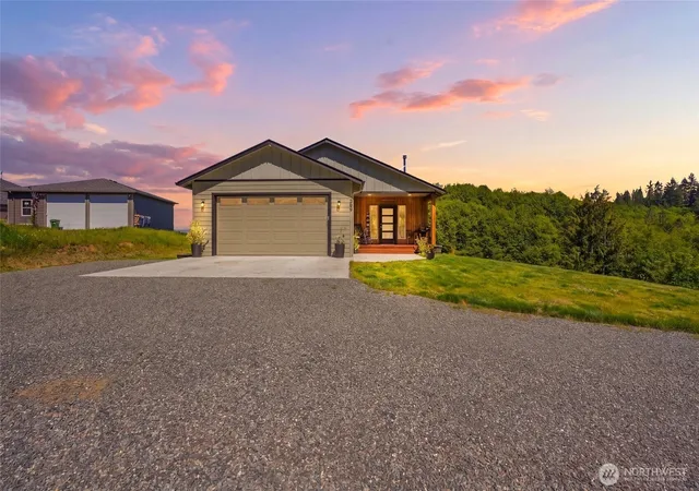 Single family home for sale at 200 Red Hawk Dr, Castle Rock, WA 98611 | MLS# NWM2514883