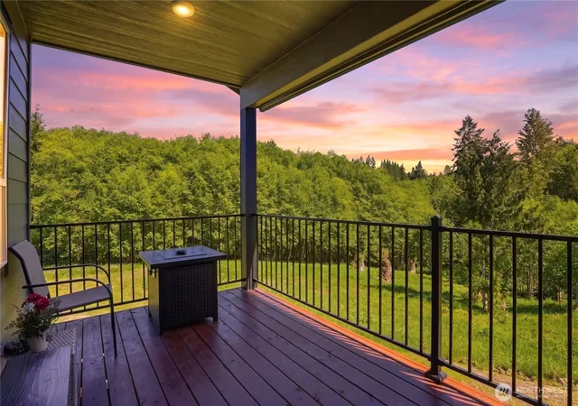 Photo 3 of Single family home for sale at 200 Red Hawk Dr, Castle Rock, WA 98611 | MLS# NWM2514883 | Listing updated on 2026-09-24