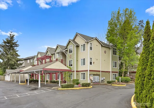Photo 4 of Sale Pending at 13000 Admiralty Way #D103, Everett, WA 98204 | MLS# NWM2514937 | Listing updated on 2026-09-24