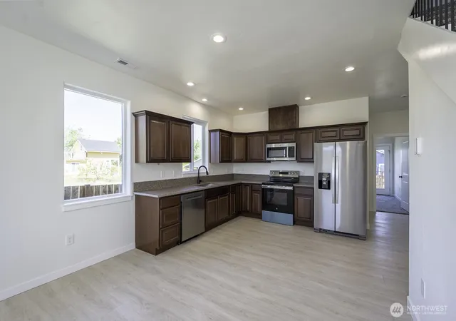 Photo 4 of Single family home for sale at 624 Aster St S, Soap Lake, WA 98851 | MLS# NWM2514941 | Listing updated on 2026-09-25