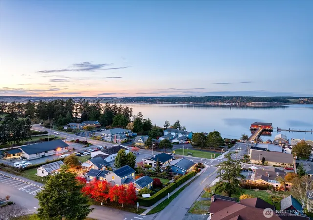 Photo 3 of Single family home for sale at 806 Nw Alexander St, Coupeville, WA 98239 | MLS# NWM2514942 | Listing updated on 2026-09-21