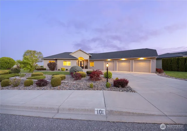 Photo 3 of Single family home for sale at 101 Westview Dr, Chelan, WA 98816 | MLS# NWM2514971 | Listing updated on 2026-09-24