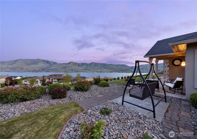 Photo 2 of Single family home for sale at 101 Westview Dr, Chelan, WA 98816 | MLS# NWM2514971 | Listing updated on 2026-09-24
