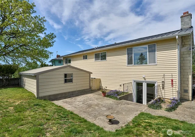 Photo 4 of Single family home for sale at 22617 108th Avenue SE, Kent, WA 98031 | MLS# NWM2515053 | Listing updated on 2026-09-21