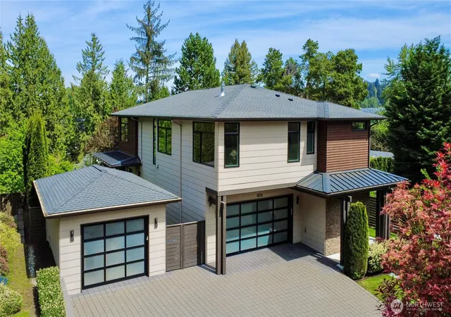Photo 2 of Single family home for sale at 11276 Se 32nd Lane, Bellevue, WA 98004 | MLS# NWM2515148 | Listing updated on 2026-10-02