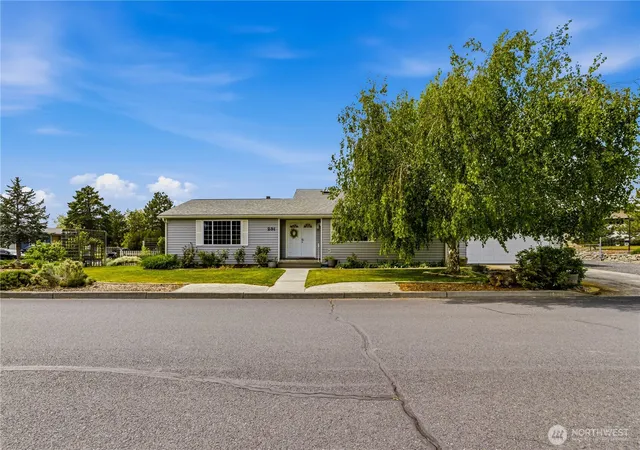 Photo 1 of Single family home for sale at 291 C St Se, Ephrata, WA 98823 | MLS# NWM2515189 | Listing updated on 2026-09-22