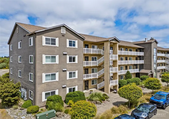 Photo 2 of Condo for sale at 262 Oyhut Bay Blvd Sw #101, Ocean Shores, WA 98569 | MLS# NWM2515280 | Listing updated on 2026-09-26
