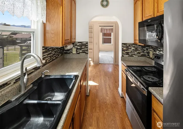 Photo 3 of Single family home for sale at 109 W 3rd Street, Cle Elum, WA 98922 | MLS# NWM2515285 | Listing updated on 2026-09-29