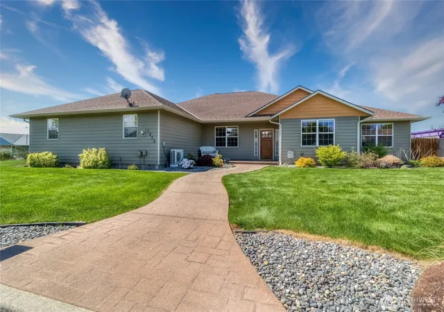 Photo 2 of Single family home for sale at 1972 Gemstone Dr, Walla Walla, WA 99362 | MLS# NWM2515309 | Listing updated on 2026-09-22