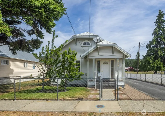 Photo 1 of Single family home for sale at 819 1st Street, Cle Elum, WA 98922 | MLS# NWM2515329 | Listing updated on 2026-09-21