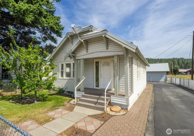 Photo 3 of Single family home for sale at 819 1st Street, Cle Elum, WA 98922 | MLS# NWM2515329 | Listing updated on 2026-09-21