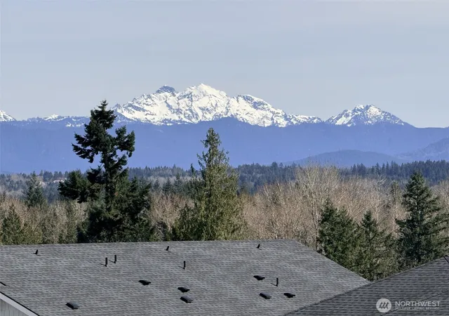 Photo 3 of Sale Pending at 922 119th Avenue Se, Lake Stevens, WA 98258 | MLS# NWM2515344 | Listing updated on 2026-09-25