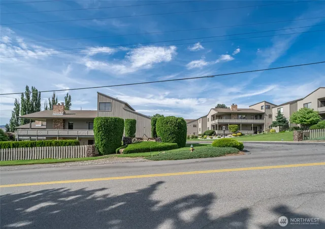 Photo 2 of Sale Pending at 225 Ne 19th Street #31, East Wenatchee, WA 98802 | MLS# NWM2515456 | Listing updated on 2026-09-25