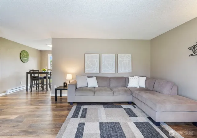 Photo 4 of Sale Pending at 720 32nd Avenue, Longview, WA 98632 | MLS# NWM2515474 | Listing updated on 2026-08-04