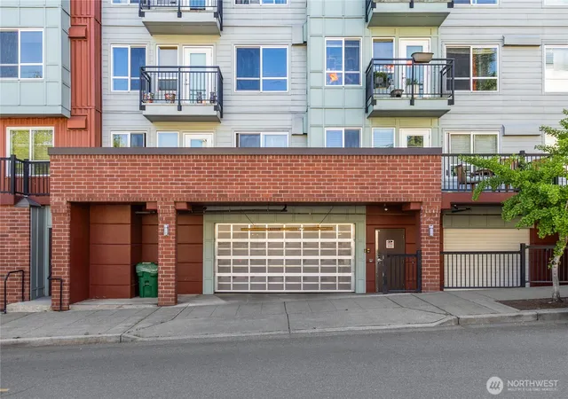 Photo 3 of Condo for sale at 424 N 85th Street #404, Seattle, WA 98103 | MLS# NWM2515577 | Listing updated on 2026-09-28