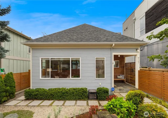 Photo 2 of Sale Pending at 927 29th Avenue S, Seattle, WA 98144 | MLS# NWM2515598 | Listing updated on 2026-08-21
