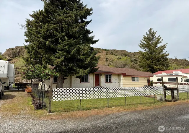Single family home for sale at 58110 View Pl NE, Grand Coulee, WA 99133 | MLS# NWM2515626