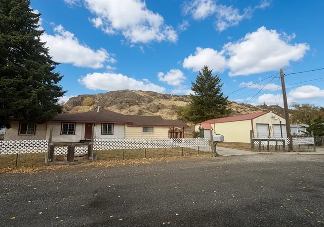 Photo 2 of Single family home for sale at 58110 View Pl Ne, Grand Coulee, WA 99133 | MLS# NWM2515626 | Listing updated on 2026-10-28