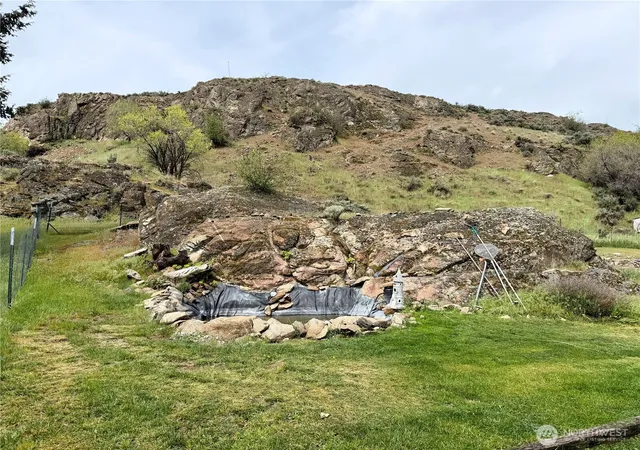 Photo 3 of Single family home for sale at 58110 View Pl NE, Grand Coulee, WA 99133 | MLS# NWM2515626 | Listing updated on 2026-09-21