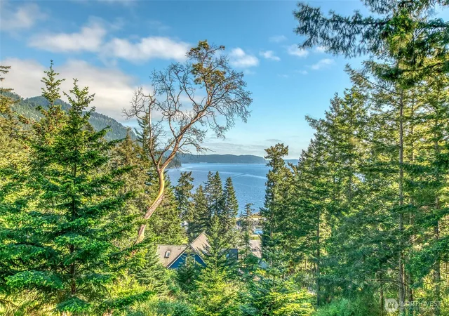 Photo 2 of Single family home for sale at 118 Cascade Way, Eastsound, WA 98245 | MLS# NWM2515637 | Listing updated on 2026-09-21