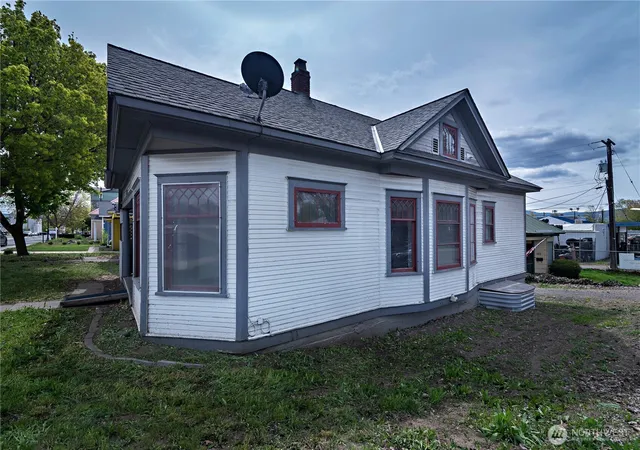 Photo 3 of Single family home for sale at 711 N Water St, Ellensburg, WA 98926 | MLS# NWM2515669 | Listing updated on 2026-09-21