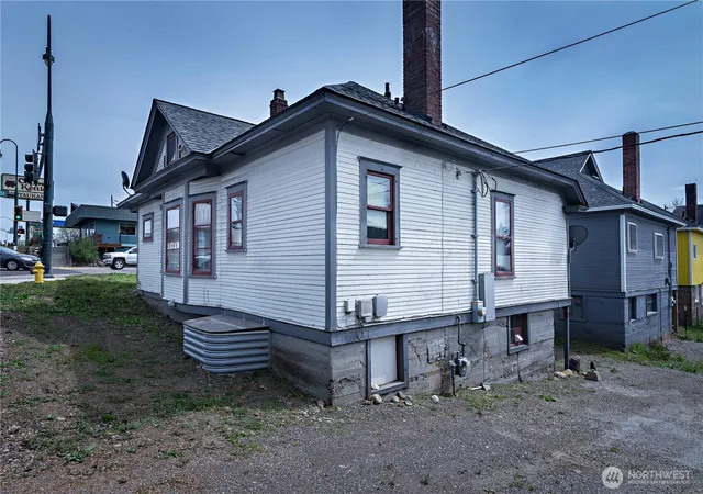 Photo 3 of Single family home for sale at 711 N Water St, Ellensburg, WA 98926 | MLS# NWM2515669 | Listing updated on 2026-09-21