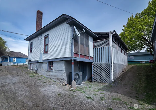 Photo 4 of Single family home for sale at 711 N Water St, Ellensburg, WA 98926 | MLS# NWM2515669 | Listing updated on 2026-09-21