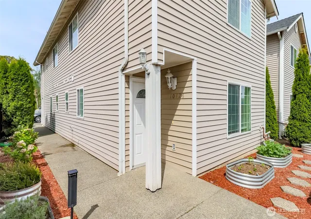 Townhouse for sale at 10426 17th Avenue SW #10426, Seattle, WA 98146 | MLS# NWM2515679