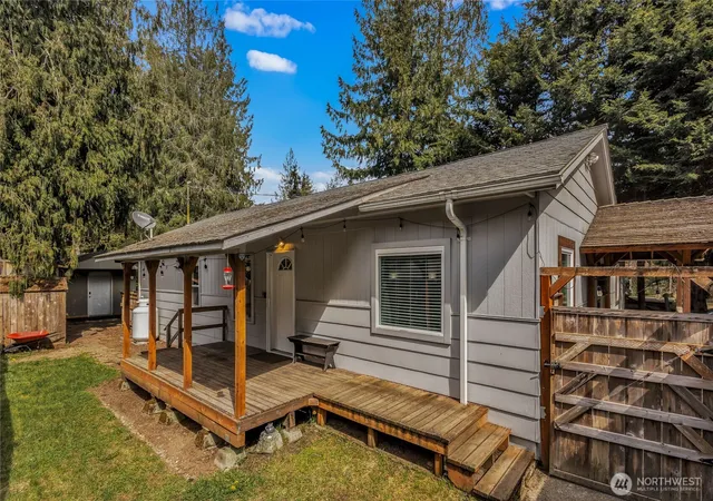 Photo 2 of Single family home for sale at 140 Skyline Dr, Port Angeles, WA 98362 | MLS# NWM2515726 | Listing updated on 2026-09-21