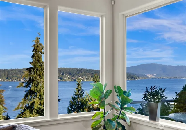Photo 2 of Single family home for sale at 1120 W Lake Sammamish Pkwy Se, Bellevue, WA 98008 | MLS# NWM2515759 | Listing updated on 2026-10-01