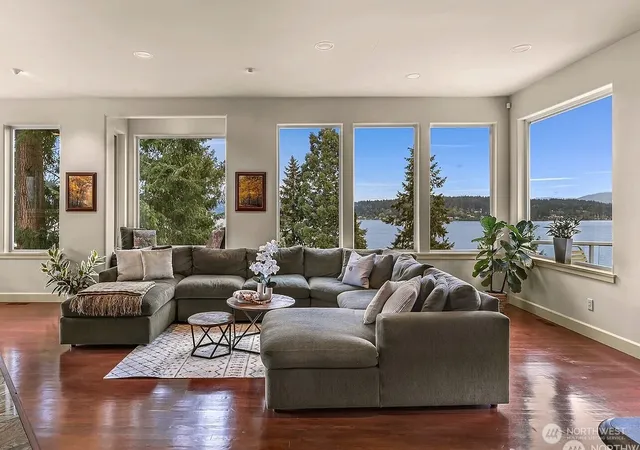 Photo 3 of Single family home for sale at 1120 W Lake Sammamish Pkwy Se, Bellevue, WA 98008 | MLS# NWM2515759 | Listing updated on 2026-10-01