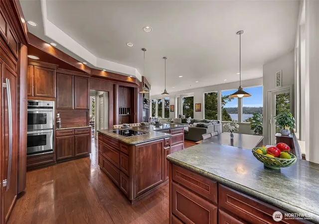 Photo 4 of Single family home for sale at 1120 W Lake Sammamish Pkwy SE, Bellevue, WA 98008 | MLS# NWM2515759 | Listing updated on 2026-10-01