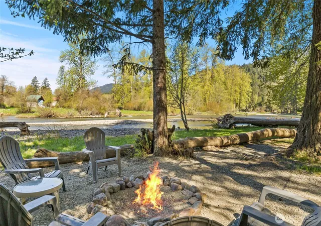 Photo 3 of Sale Pending at 61 Heron Dr, Cle Elum, WA 98922 | MLS# NWM2515762 | Listing updated on 2026-09-26