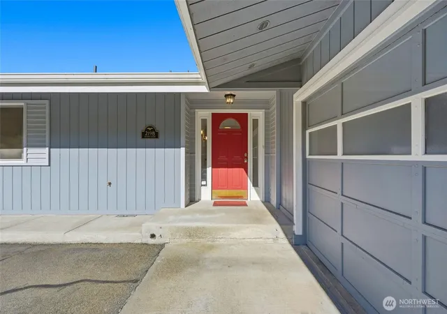 Photo 3 of Single family home for sale at 2198 Aurora Ct, Oak Harbor, WA 98277 | MLS# NWM2515829 | Listing updated on 2026-09-21