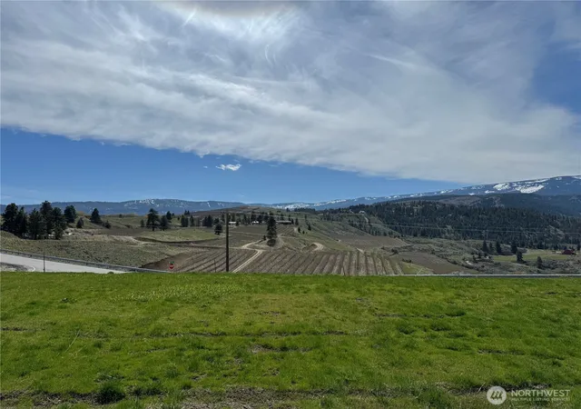Photo 3 of Land for sale at 2 Wenatchee Hts Rd, Wenatchee, WA 98801 | MLS# NWM2515946 | Listing updated on 2026-09-21