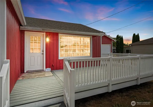 Photo 2 of Sale Pending at 3236 Phillips Ave, Bremerton, WA 98310 | MLS# NWM2516011 | Listing updated on 2026-09-25