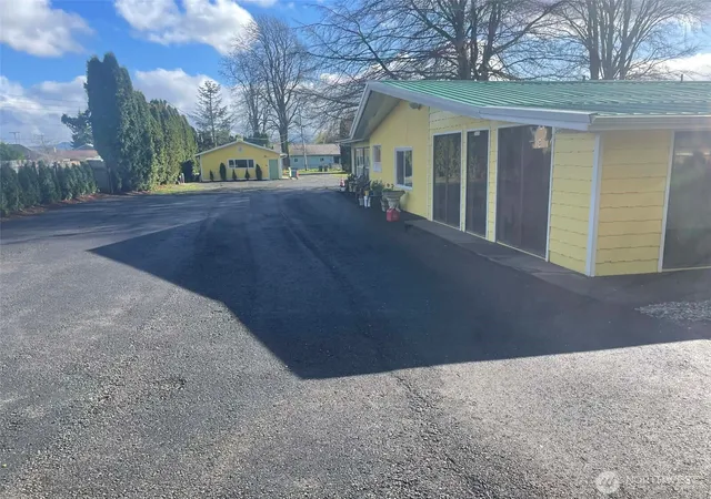 Photo 3 of Single family home for sale at 310 W Pine St, Elma, WA 98541 | MLS# NWM2516041 | Listing updated on 2026-09-21