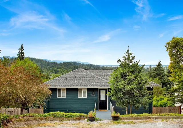 Photo 3 of Single family home for sale at 1818 35th Street, Bellingham, WA 98229 | MLS# NWM2516074 | Listing updated on 2026-09-21