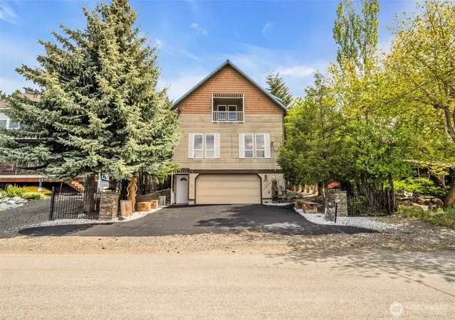 Photo 1 of Sale Pending at 303 N B St, Roslyn, WA 98941 | MLS# NWM2516121 | Listing updated on 2026-09-22
