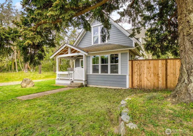 Photo 2 of Single family home for sale at 712 Mcpherson St, Port Townsend, WA 98368 | MLS# NWM2516141 | Listing updated on 2026-09-30
