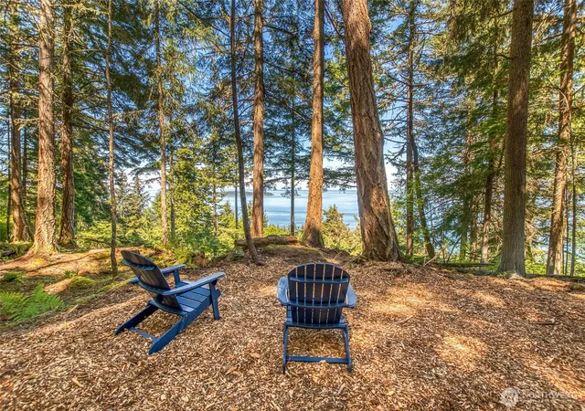 Photo 2 of Sale Pending at 10 Atticus Ln, Eastsound, WA 98245 | MLS# NWM2516193 | Listing updated on 2026-09-25