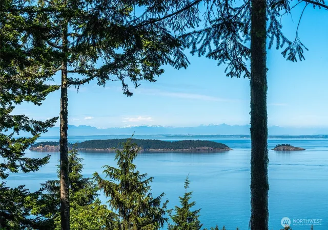 Photo 4 of Sale Pending at 10 Atticus Ln, Eastsound, WA 98245 | MLS# NWM2516193 | Listing updated on 2026-09-25