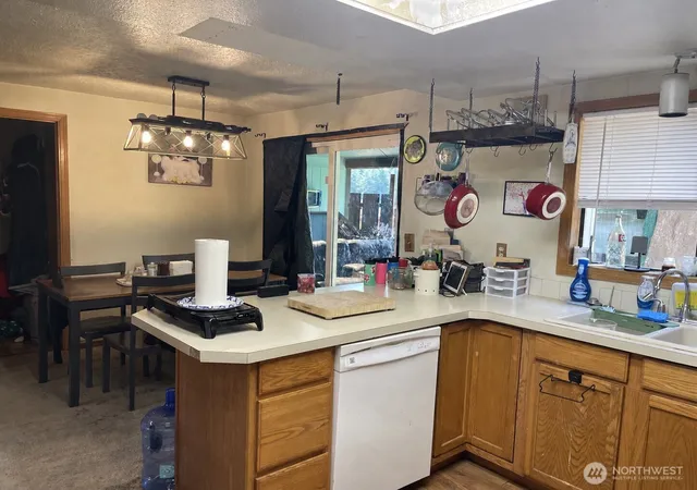 Photo 3 of Townhouse for sale at 605 Scott Dr, Centralia, WA 98531 | MLS# NWM2516285 | Listing updated on 2026-09-21