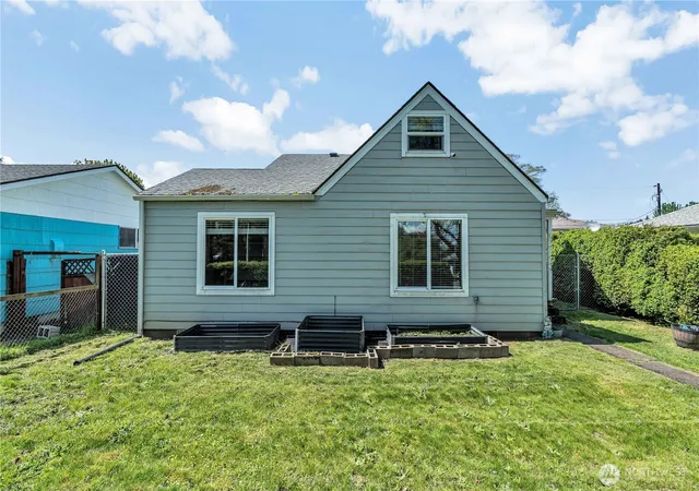 Photo 2 of Single family home for sale at 1629 7th Avenue, Longview, WA 98632 | MLS# NWM2516351 | Listing updated on 2026-09-21
