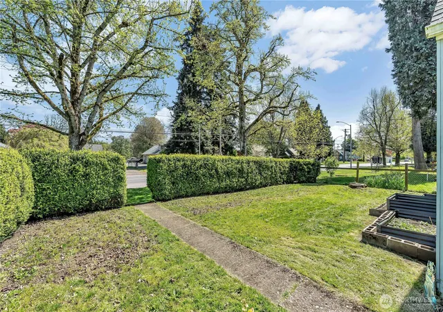 Photo 4 of Single family home for sale at 1629 7th Avenue, Longview, WA 98632 | MLS# NWM2516351 | Listing updated on 2026-09-21