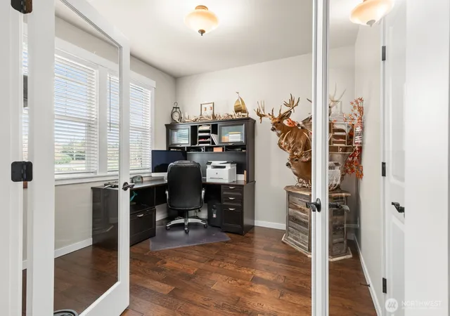 Photo 3 of Single family home for sale at 10916 Bay Meadows Ln, Burlington, WA 98233 | MLS# NWM2516386 | Listing updated on 2026-09-21