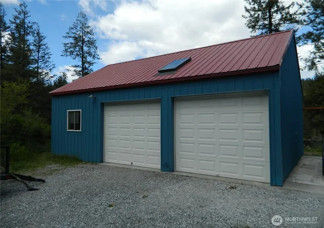 Photo 3 of Single family home for sale at 46 Little Bear Ln, Tonasket, WA 98855 | MLS# NWM2516397 | Listing updated on 2026-09-21
